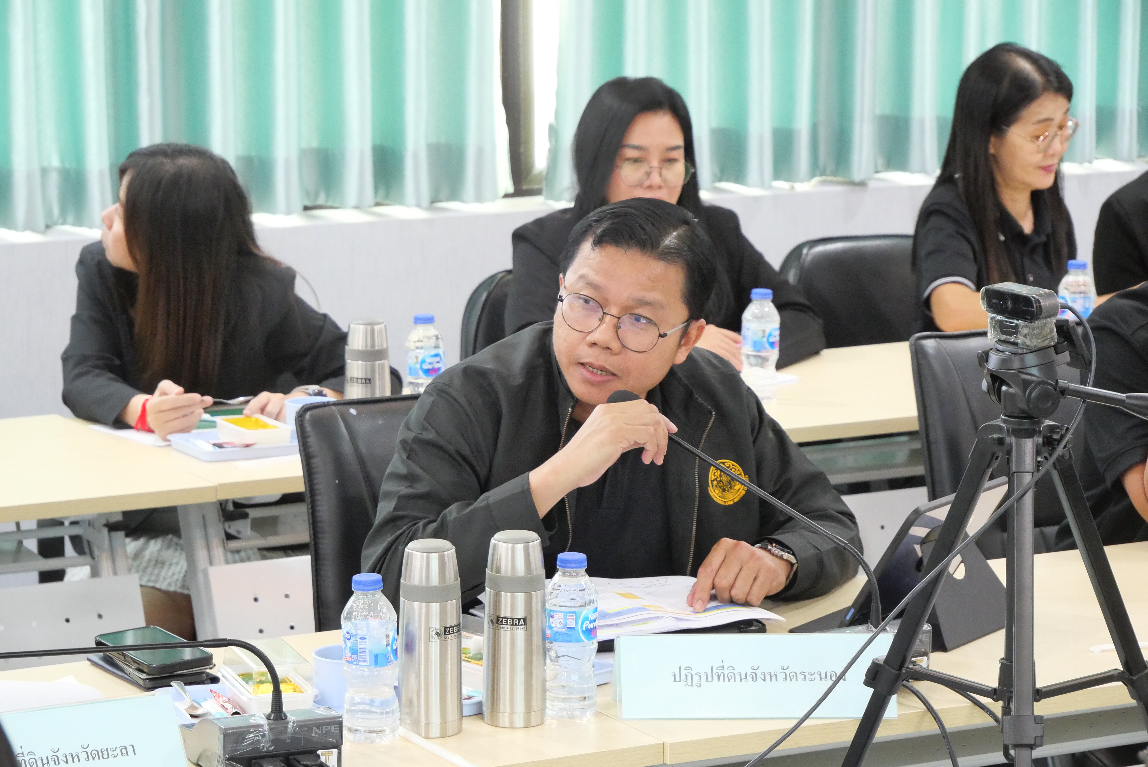 title - เลขาธิการ ส.ป.ก. ประชุมติดตามผลการดำเนินงาน และการใช้จ่ายงบประมาณ ประจำปีงบประมาณ พ.ศ.2569 ของภาคใต้ 